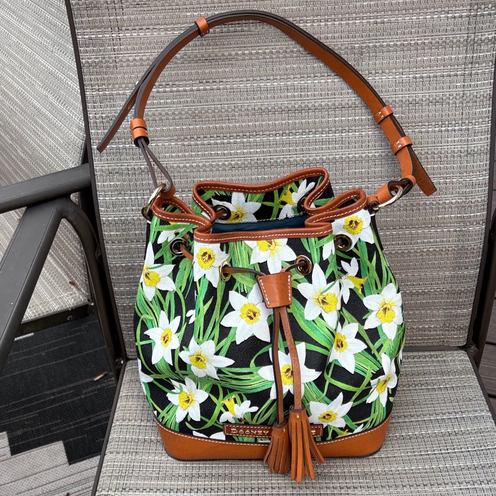 Dooney & Bourke Ladies Daffodil bucket & cosmetic bags-EUC